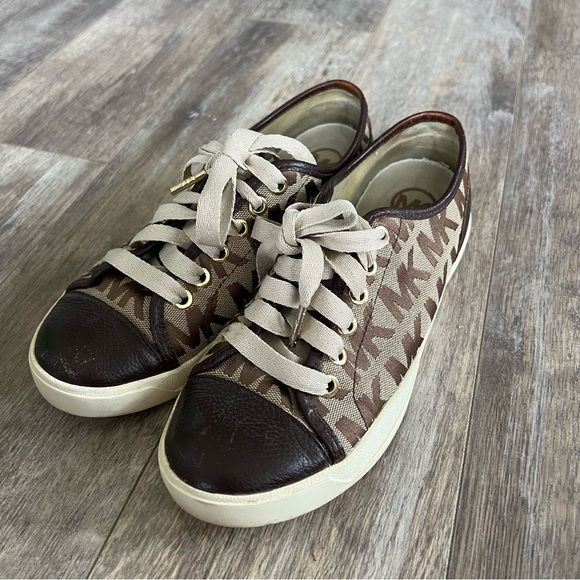 Michael Kors Canvas Monogram and Leather Classic Sneaker - Picture 4 of 8